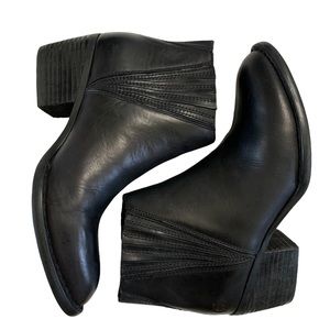 Born Sacramento Black Leather Ankle Boots.
